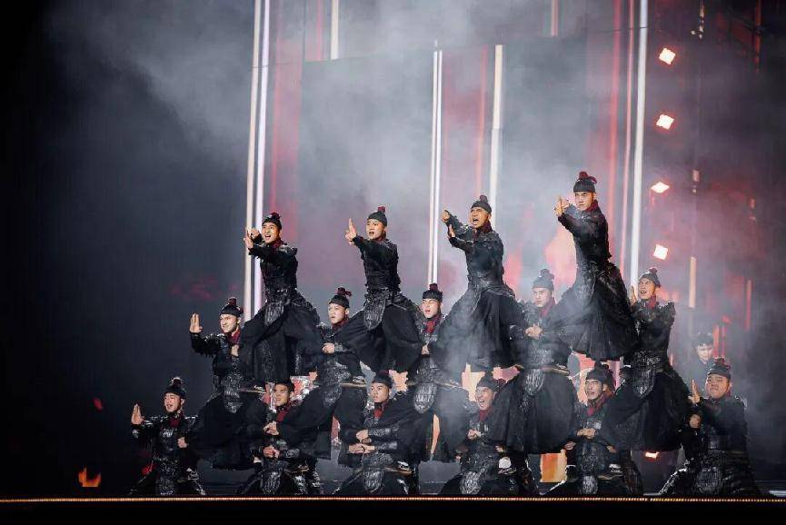 以武为贺礼敬光影！少林延鲁武术学校为中国电影120周年华诞献礼 