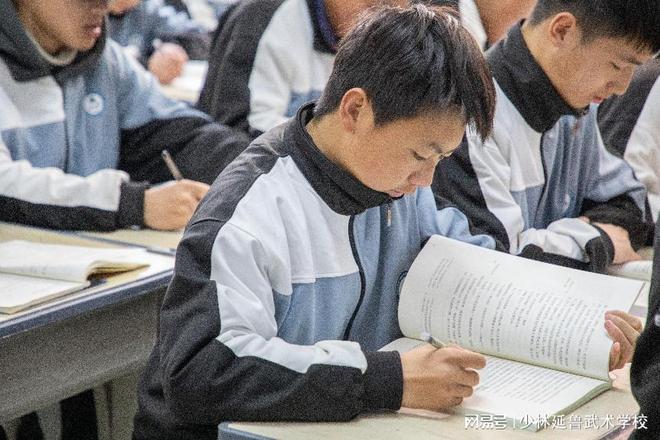 安静读书的我们，与训练场上判若两人