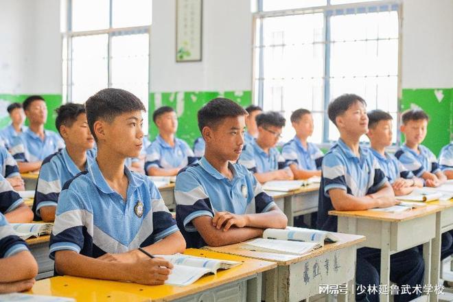 少年们的日常：训练、上课、并肩成长