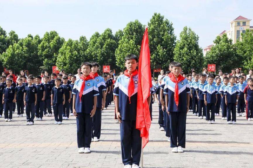 少林延鲁武术学校举行庆“六一”少先队入队仪式暨趣味活动