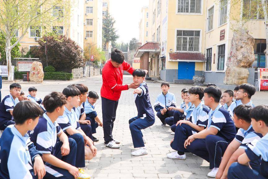 从严执教，更懂呵护延鲁学子成长 