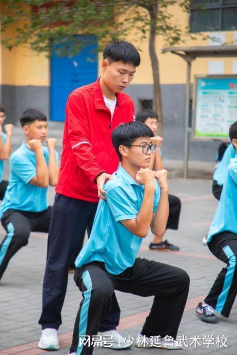 锦旗无言，口碑有声——登封少林延鲁武术学校“严管真爱”育人记