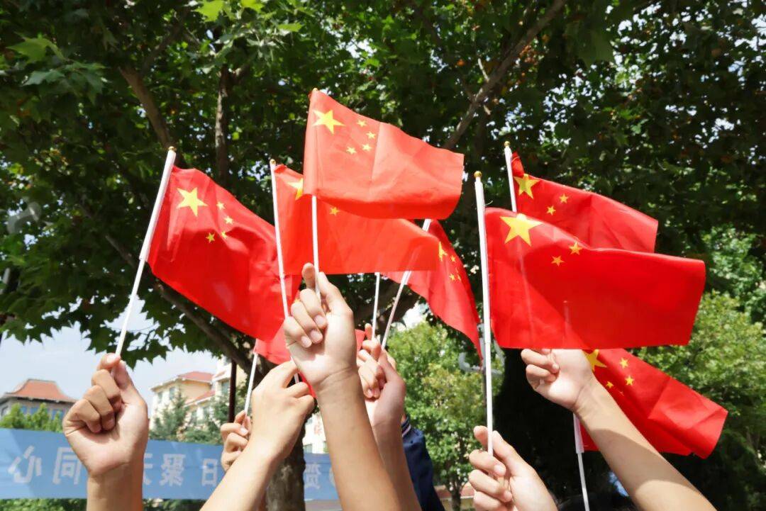 迎国庆，少林延鲁学子祝祖国繁荣昌盛！