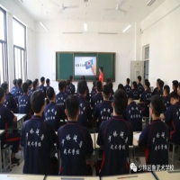 关于申请资助学生办理社保卡的通知