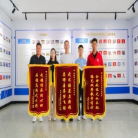 “五一”锦旗合集｜方寸锦旗表真情，家校共育谱新篇