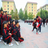延鲁武校培养坚韧少年