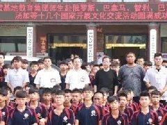 锁定贵州卫视 集团300名师生给你精彩
