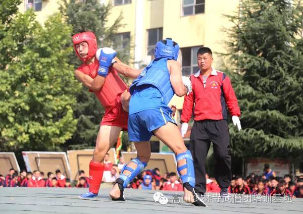 校园 | 少林延鲁武术学校散打队员霸气登场，分分钟KO对手！